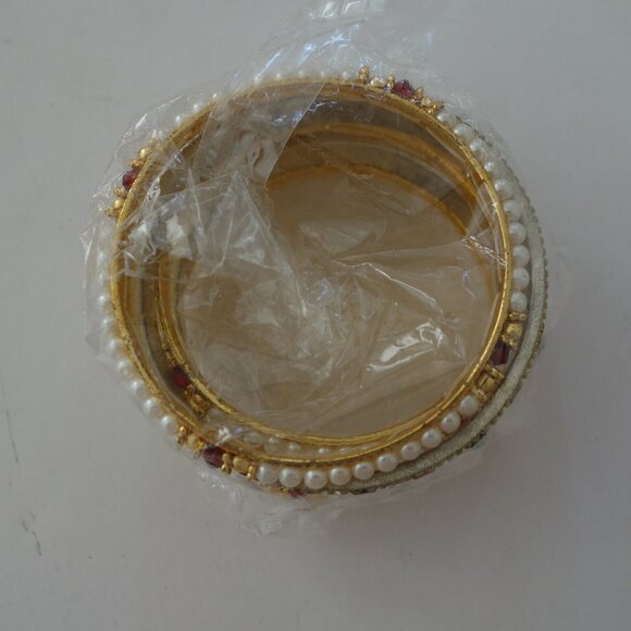 Beautiful Colorful Bangle set of 4 Bangles and 2 Broader Bangles Diameter 2.25" - Picture 12 of 14